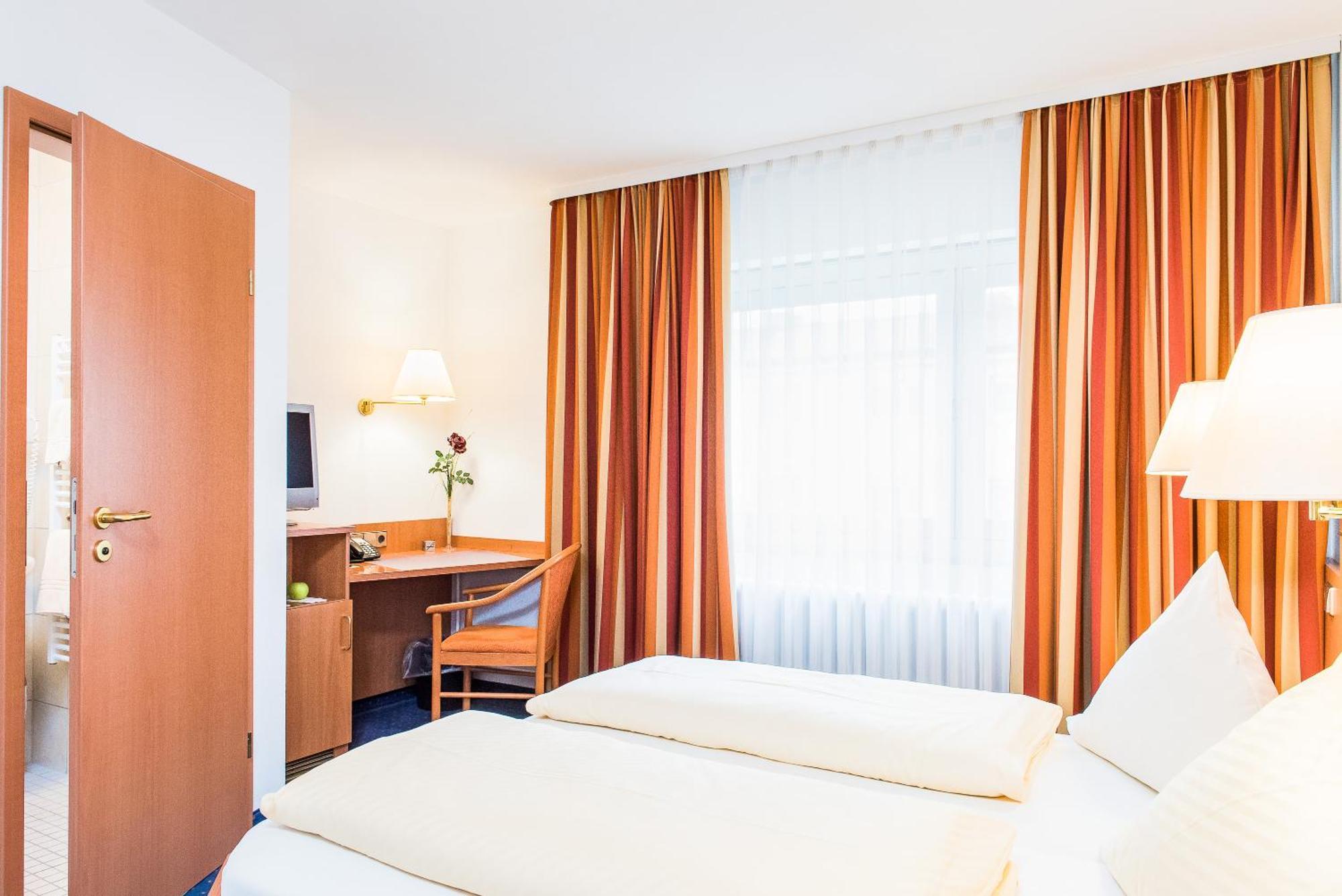 Hydepark Hotel Haidkapelle Екстериор снимка