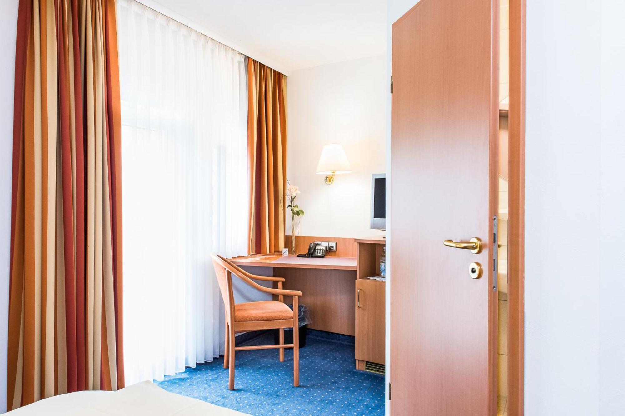 Hydepark Hotel Haidkapelle Екстериор снимка