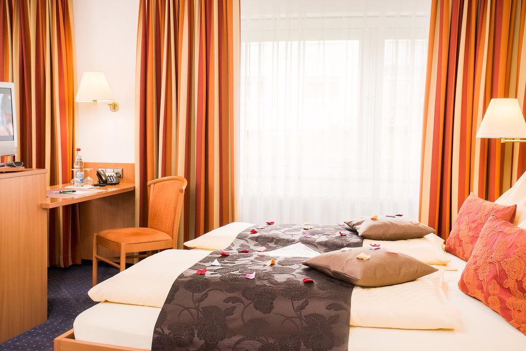 Hydepark Hotel Haidkapelle Екстериор снимка